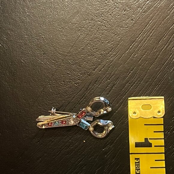 Vintage Gold Tone Scissors Rhinestone Brooch Blue Pink Faux Pearl - Picture 5 of 5